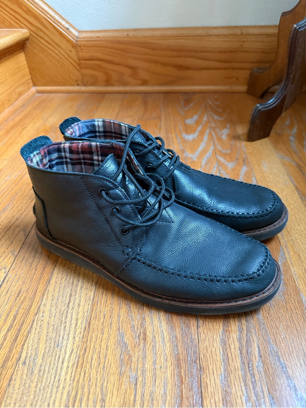 Toms Black Leather Chukka Boots with Plaid Lining